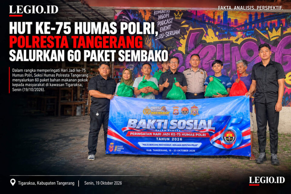 Ilustrasi Kasi Humas Polresta Tangerang, Ipda Tri Leksono Febrianto bersama masyarakat penerima paket sembako/AI
