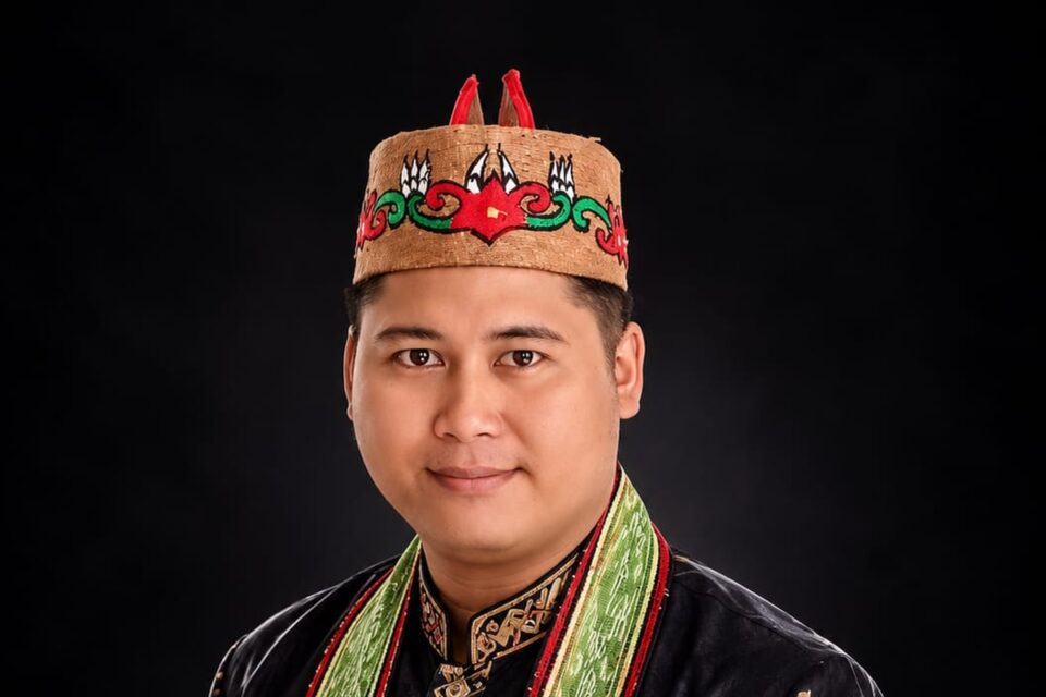 Advokat Pebriyanto, S.H., Ketua PERPEDAYAK DKI Jakarta. Ia menilai peribahasa Dayak “Mahamen mambesei, jukung bahantung” relevan untuk mendorong keberanian masyarakat menyampaikan kritik dan kepedulian terhadap penanganan karhutla